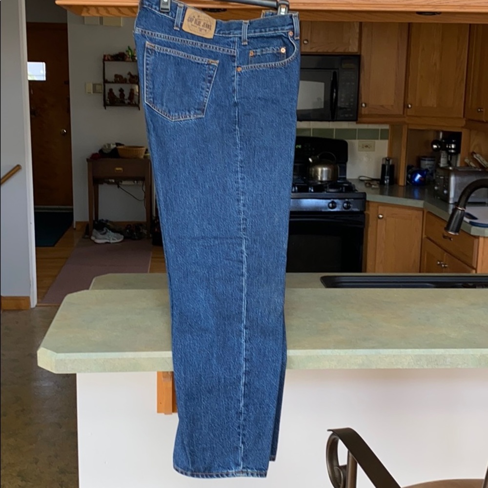 Men’s blue jeans.